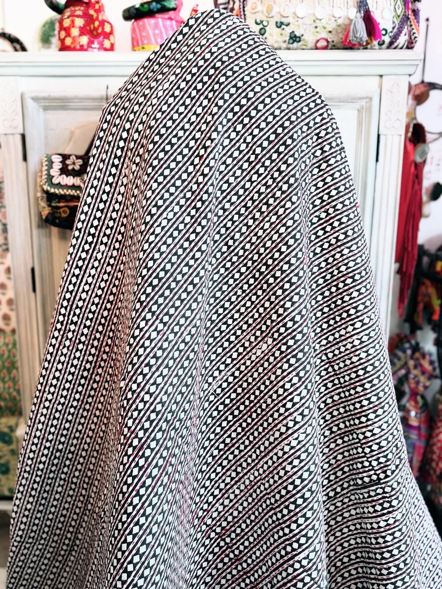 Diamond Bloom – Handblock Printed Kantha Quilt – 100% Cotton | Handmade