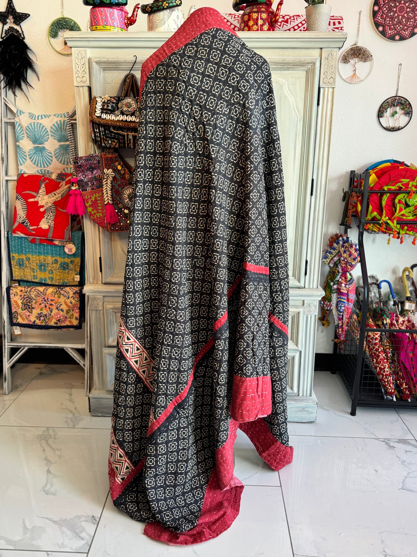 Maple Leaves Saree Kantha Quilt – Twin Size - Throw Blanket