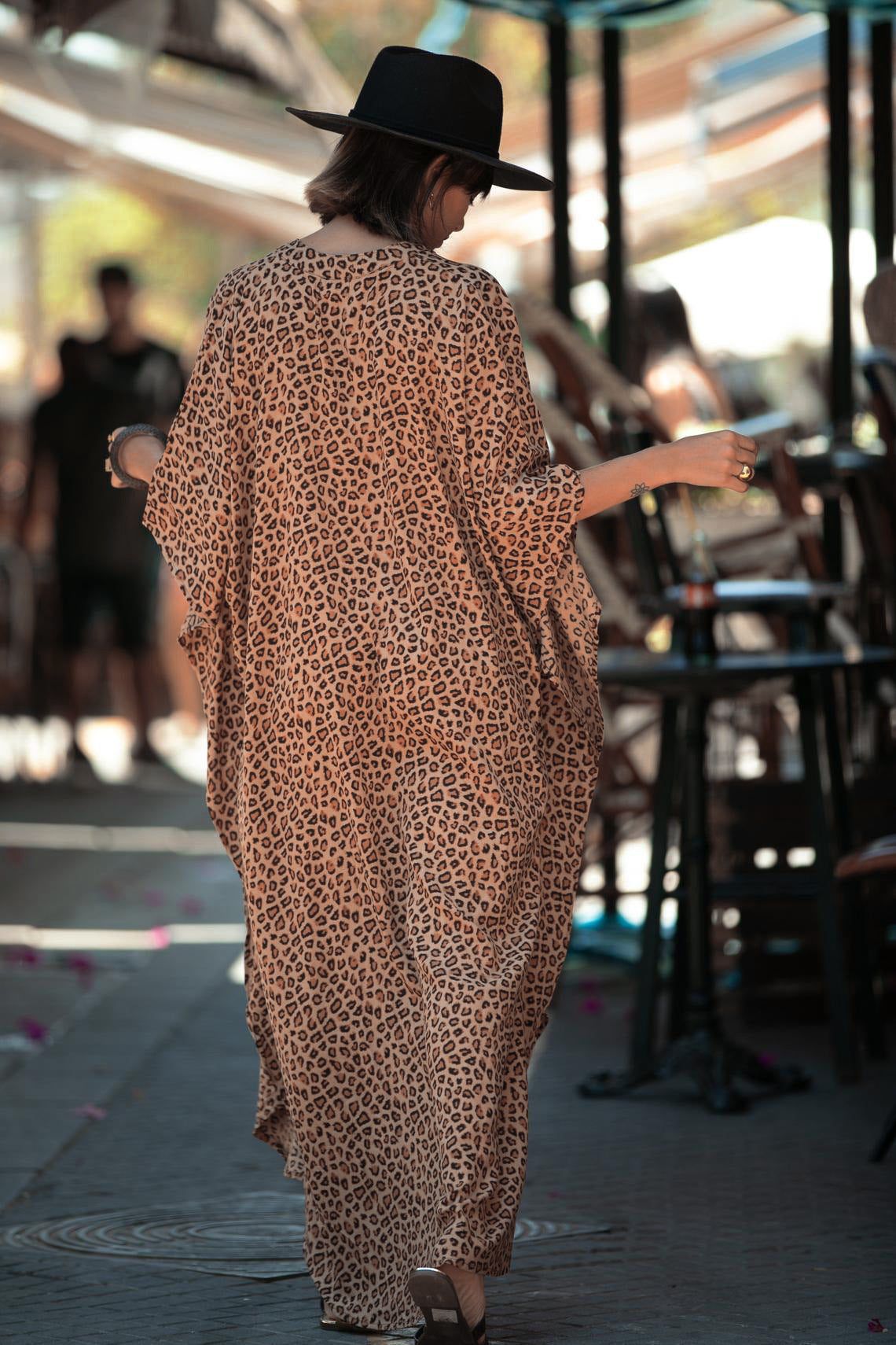 Backside of the leopard print kaftan with pockets, buttons and slits