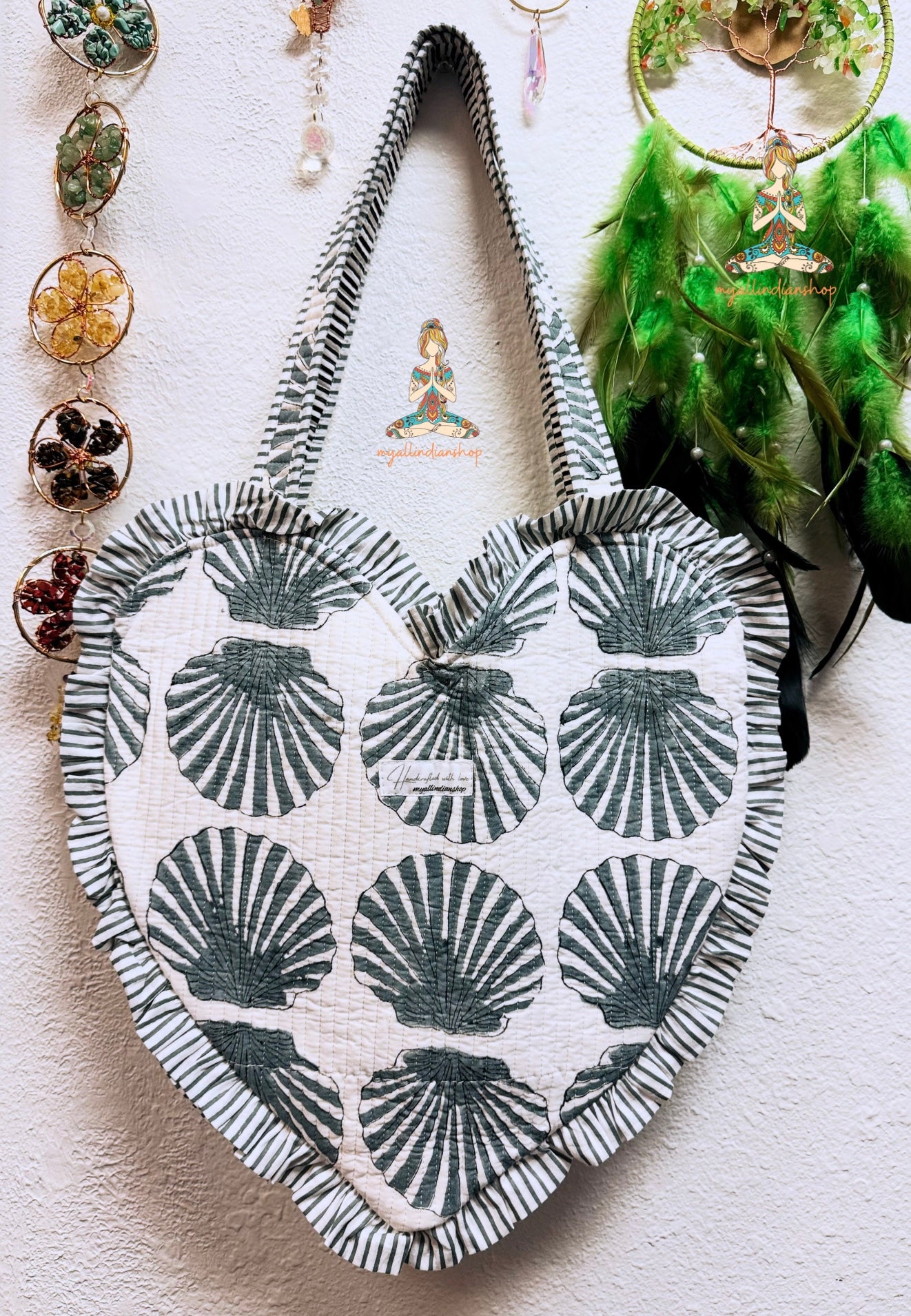 Heart Quilted Tote- Shells - Zipper - Pocket