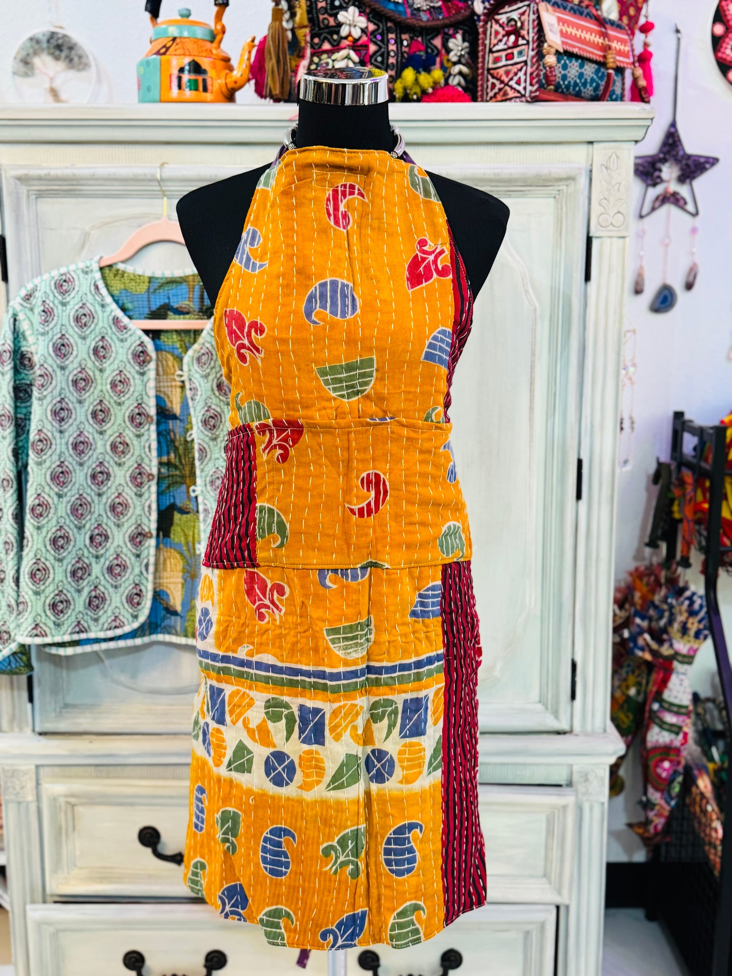 Paisley side of kantha reversible apron. Made with 100% cotton sarees