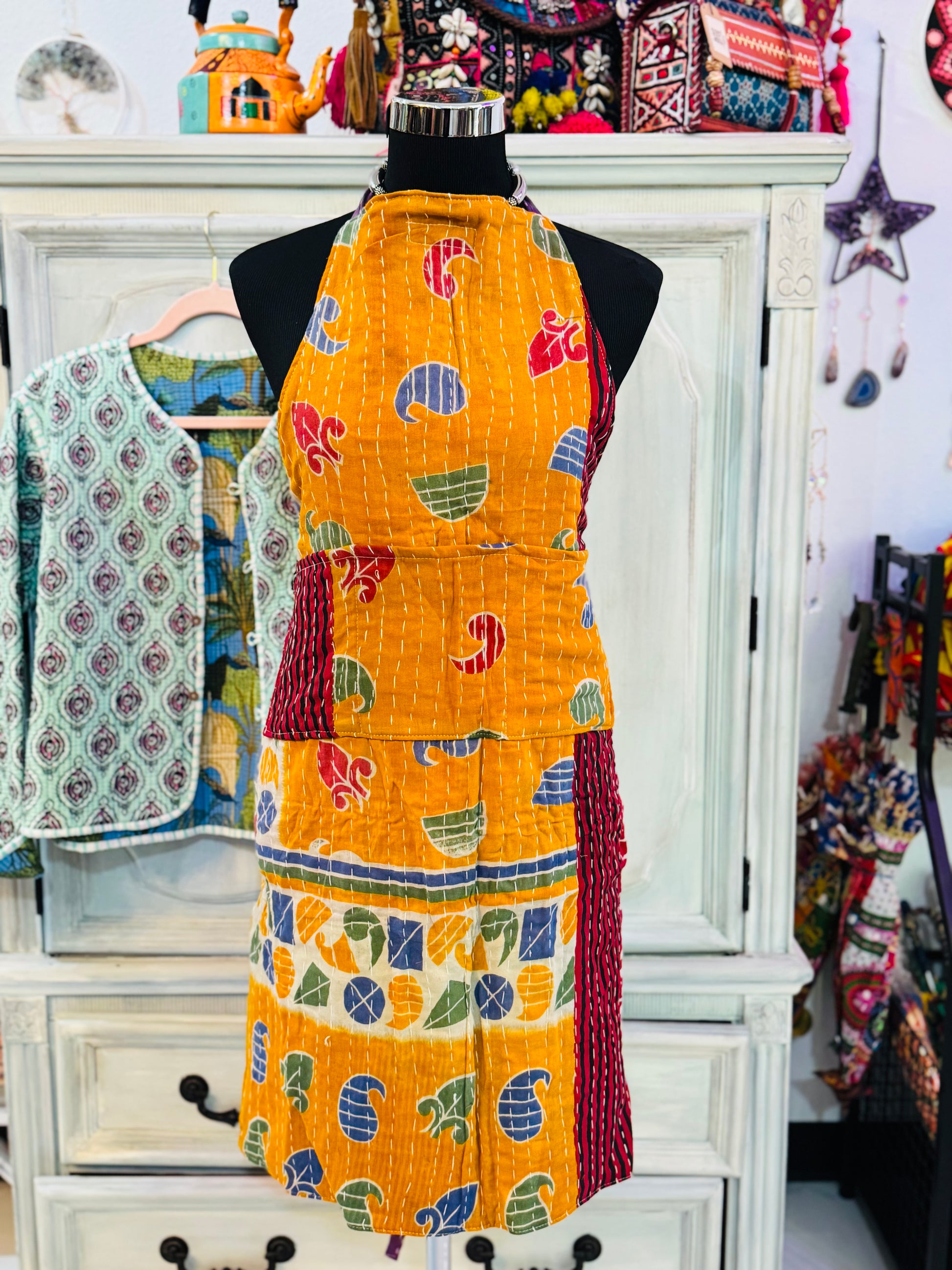 Paisley side of kantha reversible apron. Made with 100% cotton sarees